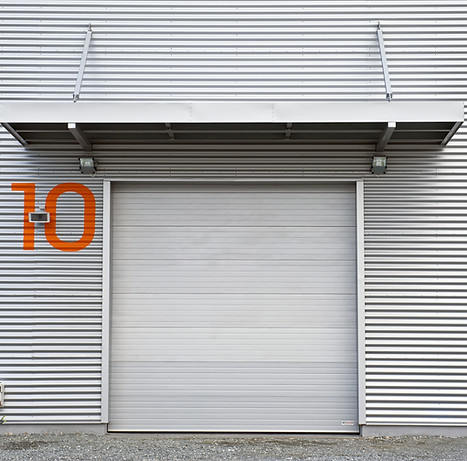 Industrial unit fitted with a roller shutter door